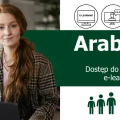 Młoda kobieta z rudymi włosami uczy się arabskiego online. Dostęp do platformy e-learningowej A1-B1.